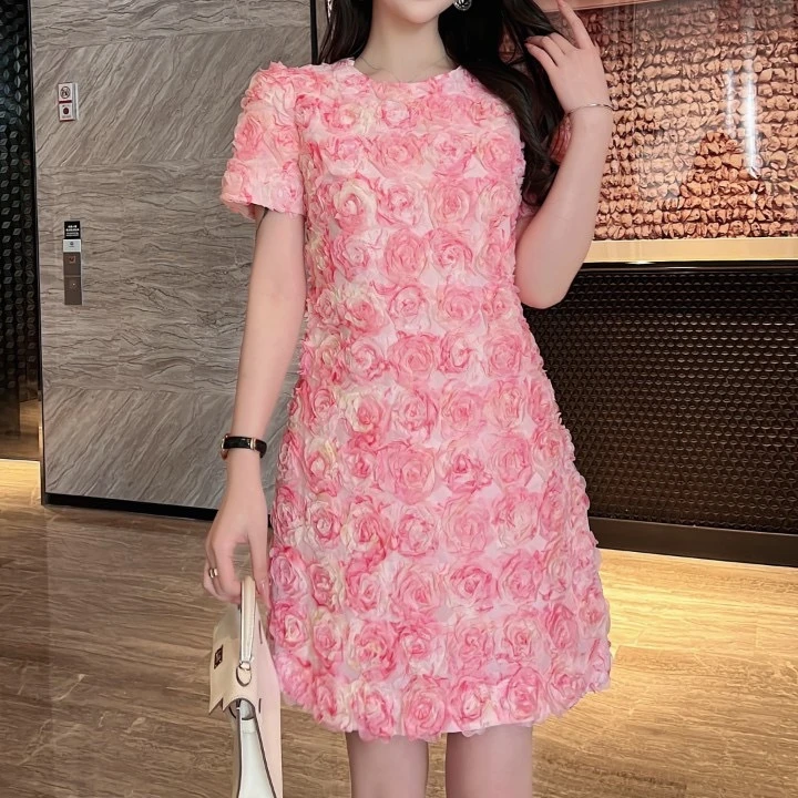 2024夏季新款高端时尚粉色立体花朵刺绣修身包臀小个子显高连衣裙
