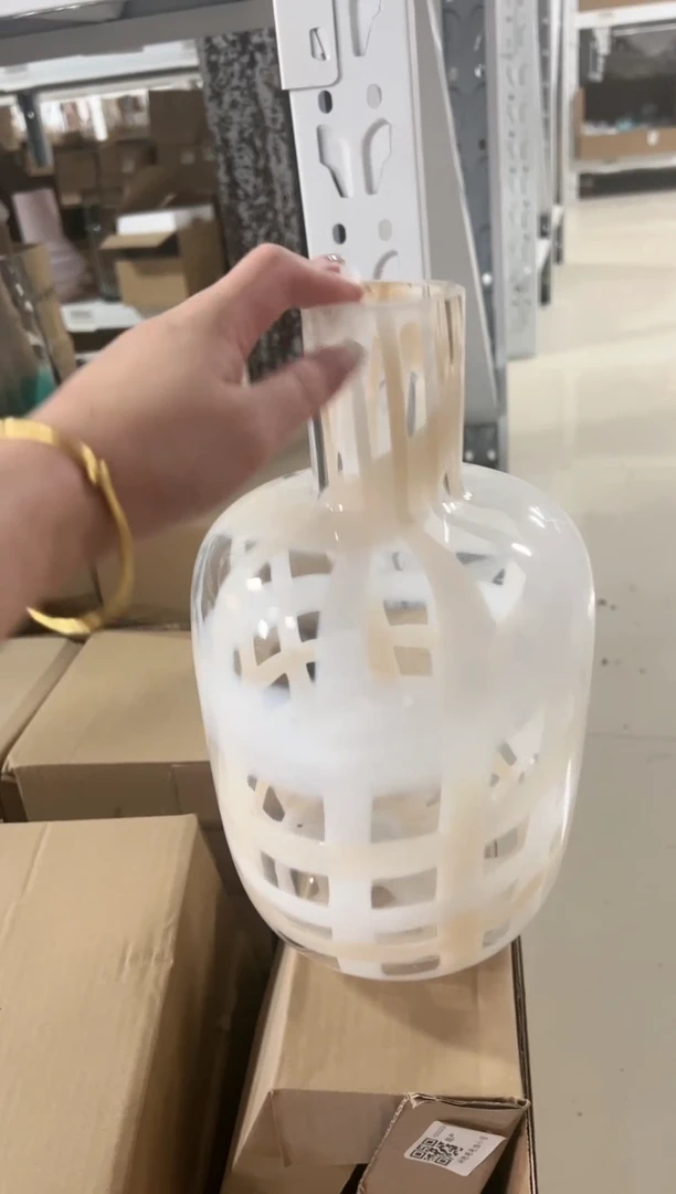 【闪购商品】瓷粉花瓶