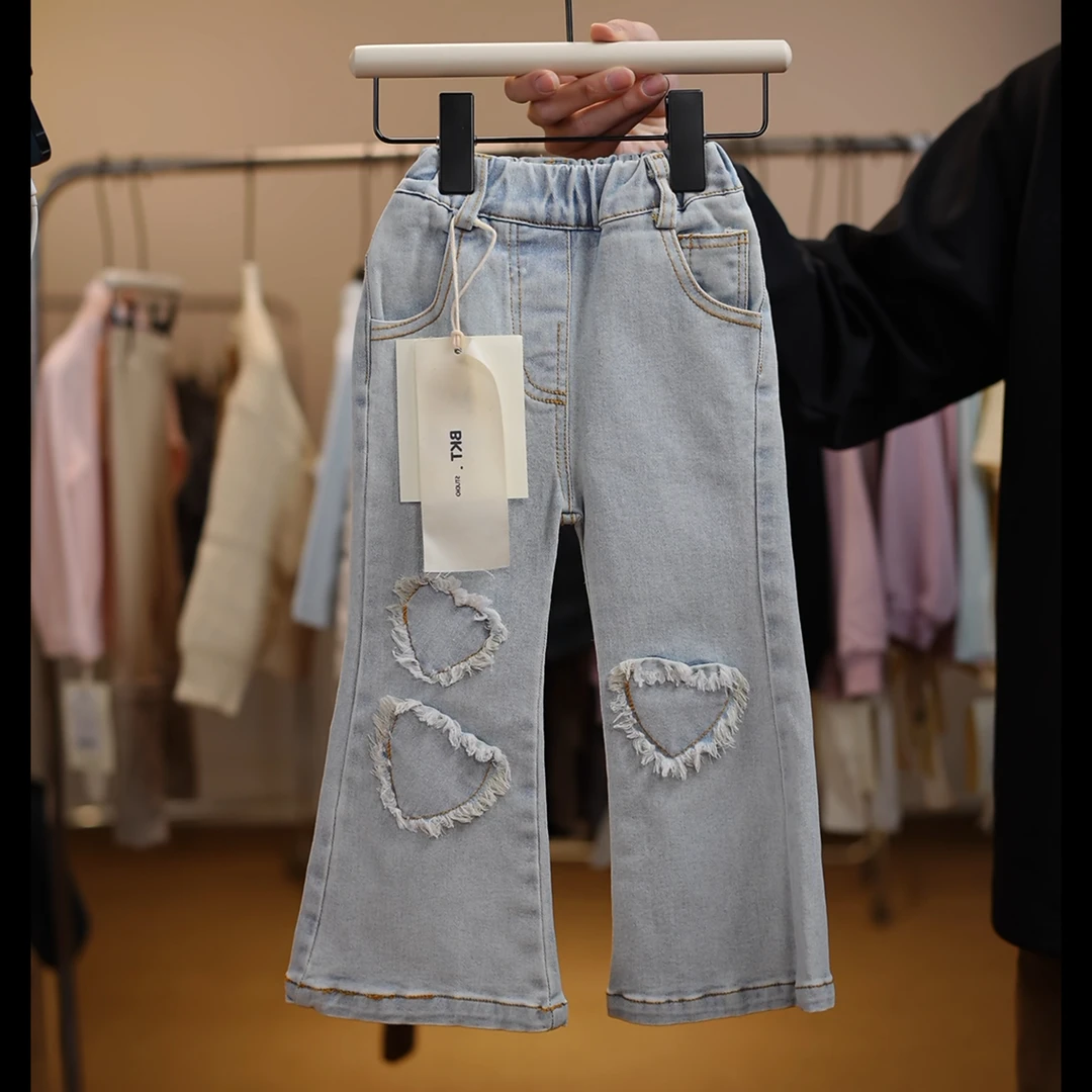 C4134【BKT】韩版爱心贴布牛仔喇叭裤