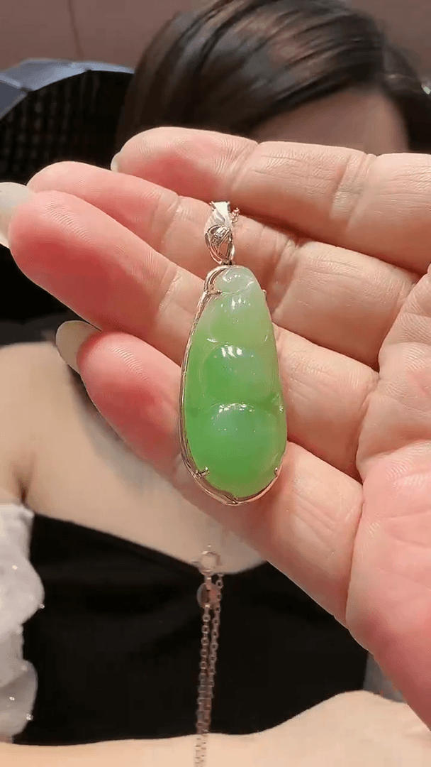 【闪购商品】和田玉吊坠18K金镶嵌苹果绿四季豆HE02978