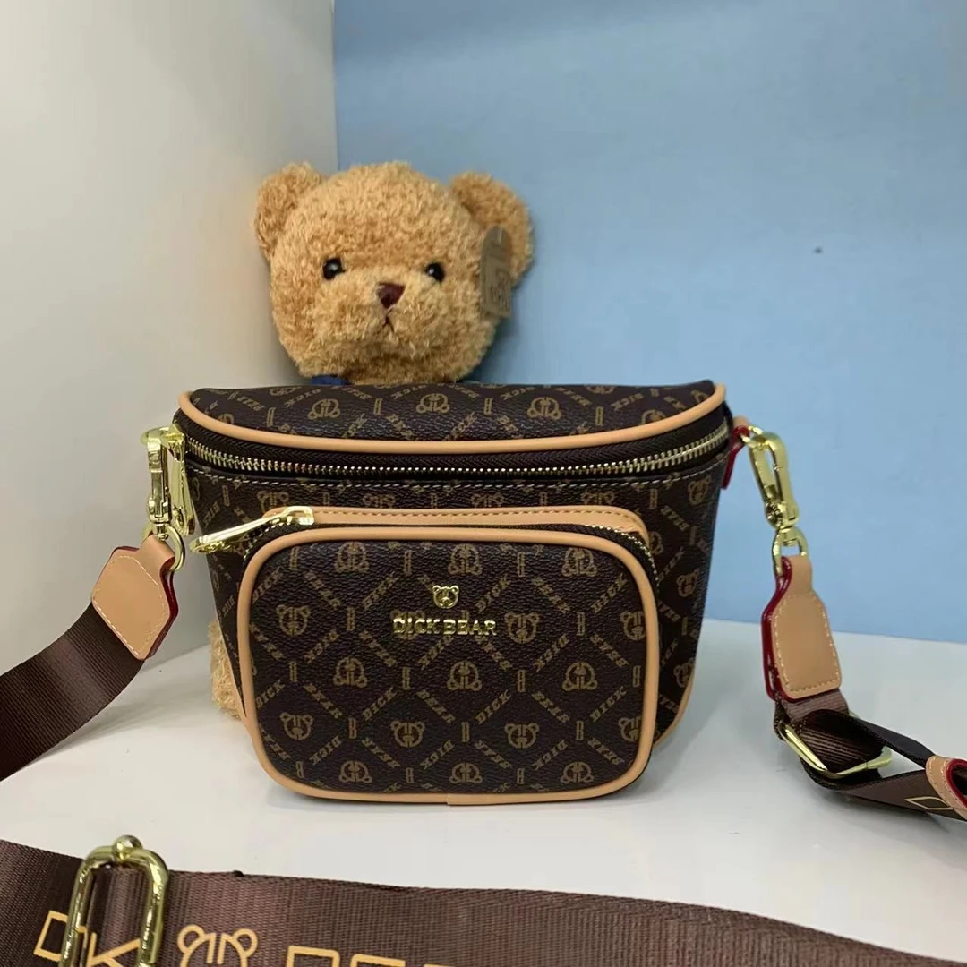 DICK BEAR/迪克熊9056新款时尚宽肩带斜挎马鞍包