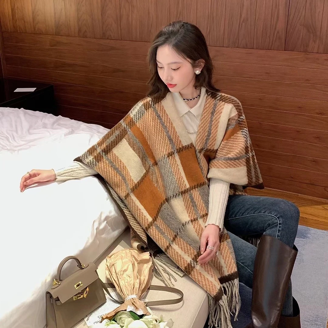 新款高级感百搭流苏保暖经典格纹撞色斗篷披肩