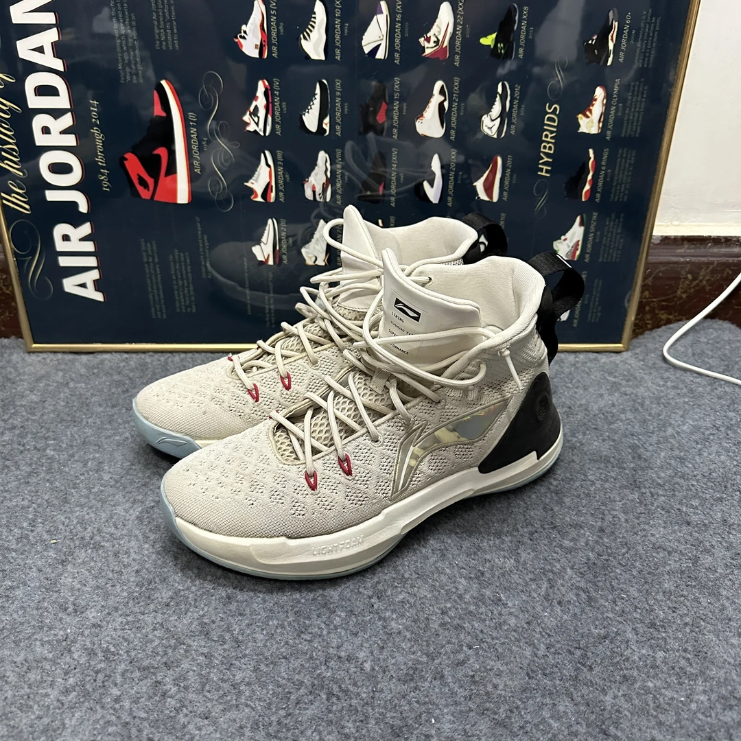 二手正品 43.5码  白色 李宁 驭帅13 篮球鞋 公价1k