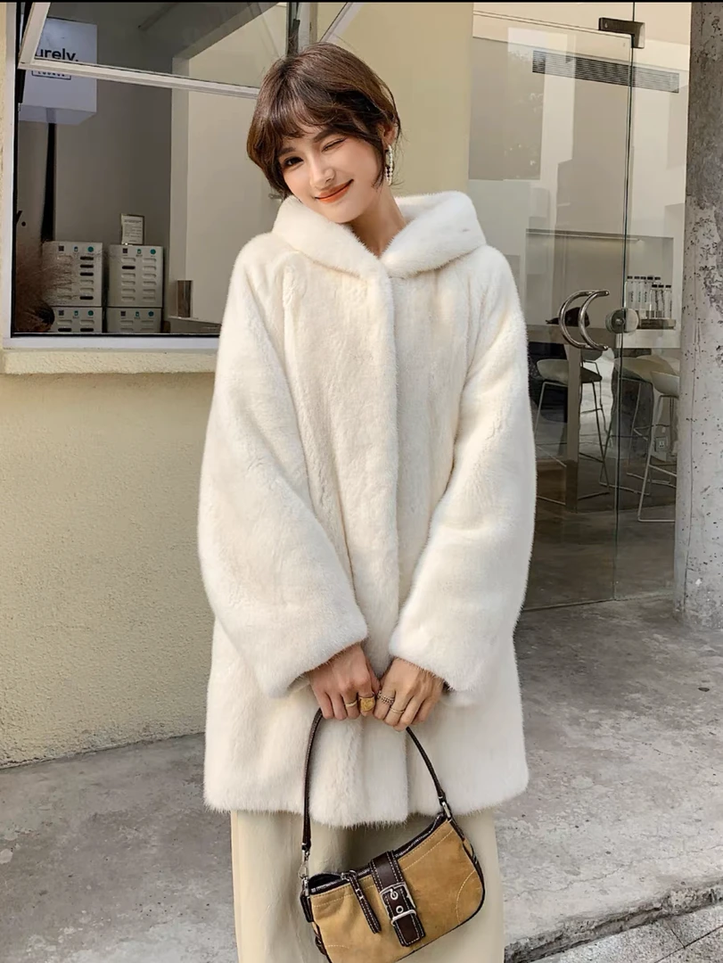 连帽白色女短外套宽松百搭加厚时尚秋冬短款网红大衣保暖冬季气质