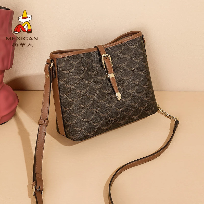 稻草人官方正品2025秋冬女士包包高级感复古小众单肩斜挎包水桶包