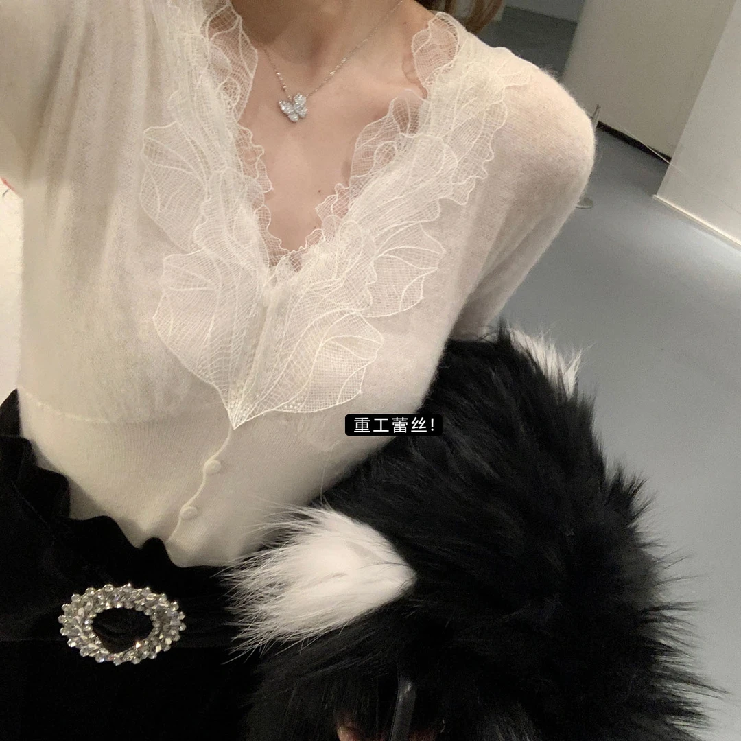 白色V领蕾丝打底衫女春秋2023新款内搭修身洋气百搭针织开衫上衣