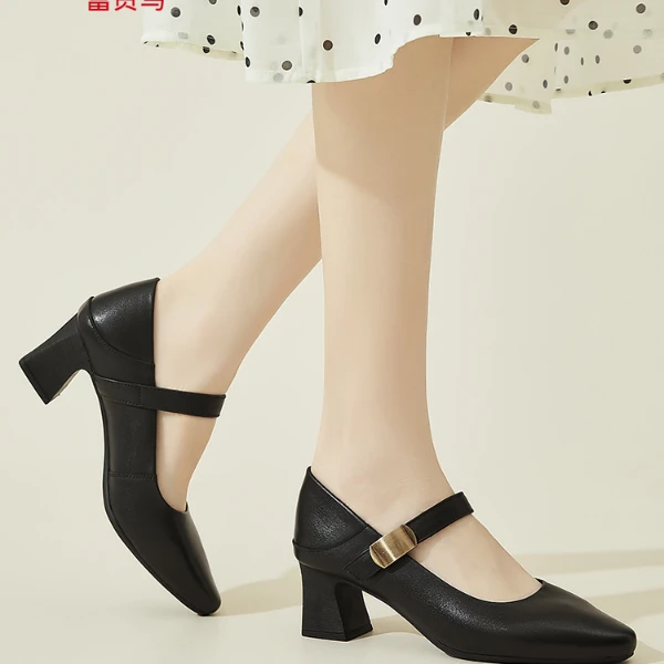 富贵鸟牛皮玛丽珍女夏季新款一字带单鞋女浅口尖头米色小皮鞋女