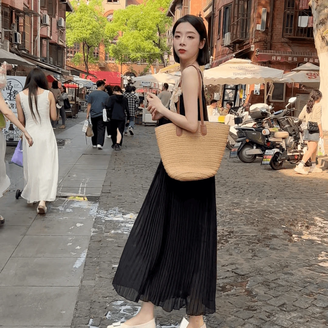 2024新款小众设计气质显瘦吊带连衣裙宽松连衣裙洋气高腰时尚百搭