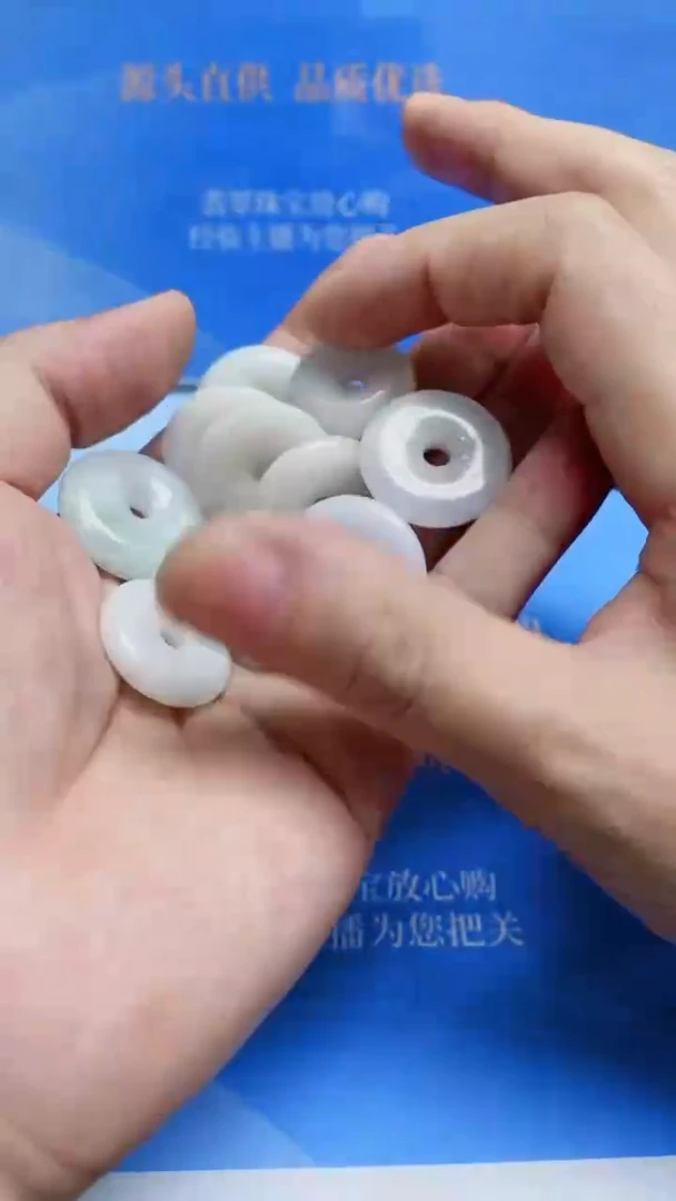 【闪购商品】翡翠颈饰未镶嵌地址