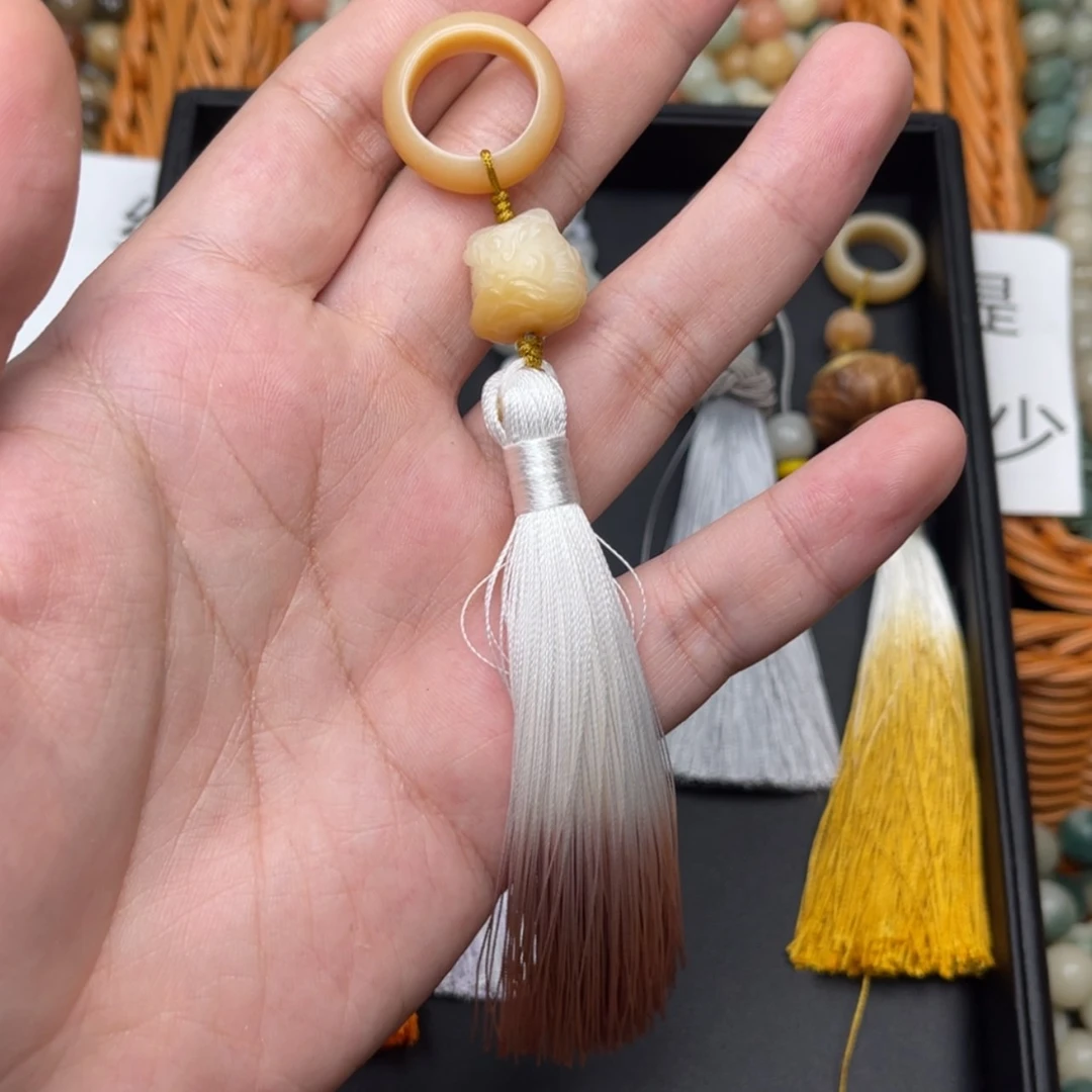 【闪购商品】白玉菩提吊坠醒狮流苏一套