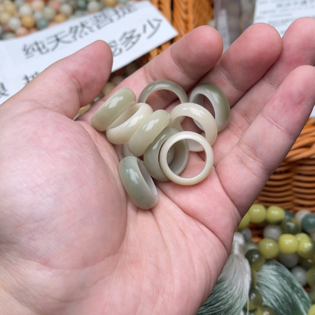 【闪购商品】白玉菩提吊坠跑环绿色1颗