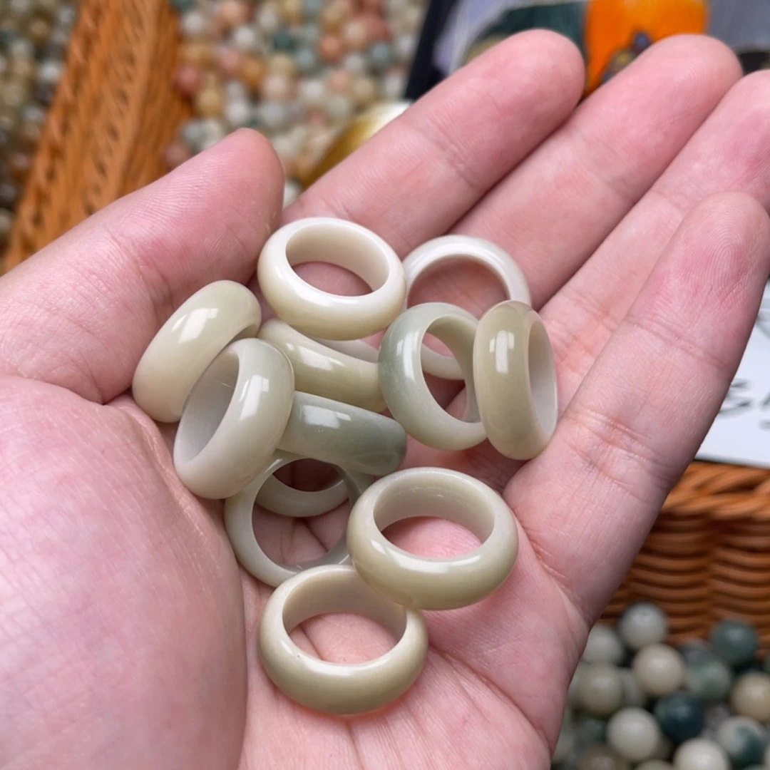【闪购商品】白玉菩提吊坠绿色跑环1个