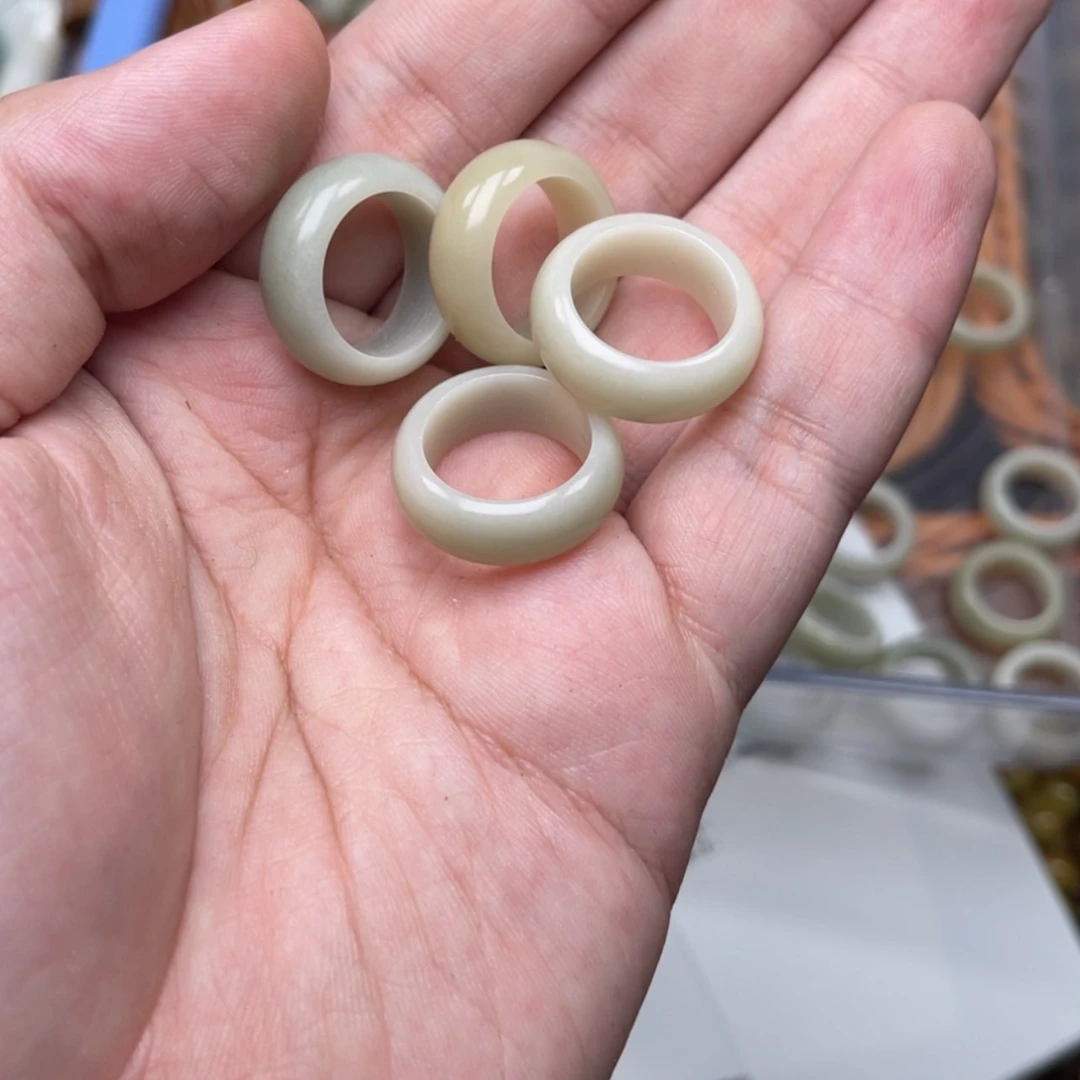 【闪购商品】白玉菩提吊坠绿色跑环1颗