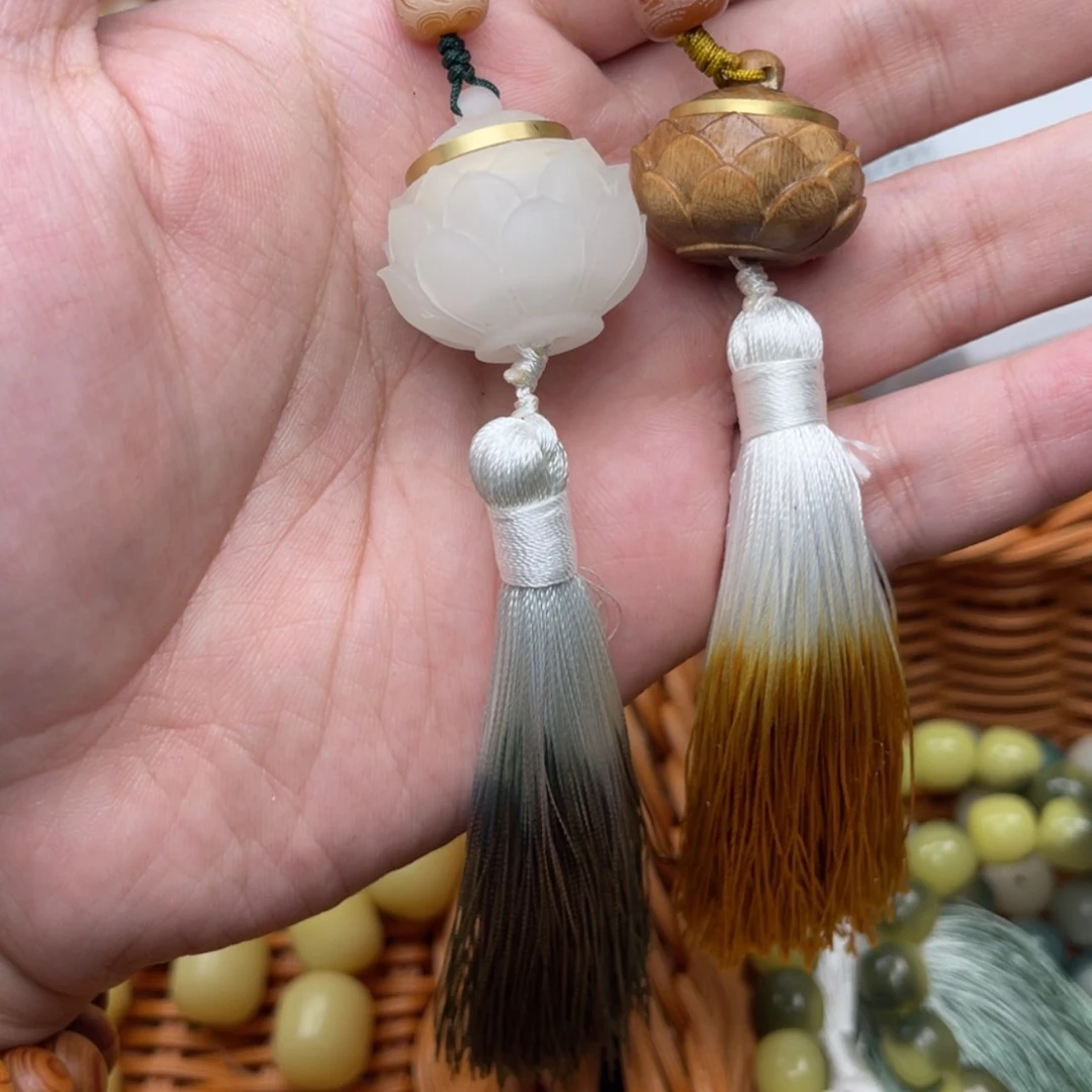 【闪购商品】白玉菩提吊坠颖绿流苏1套。黄流苏1套