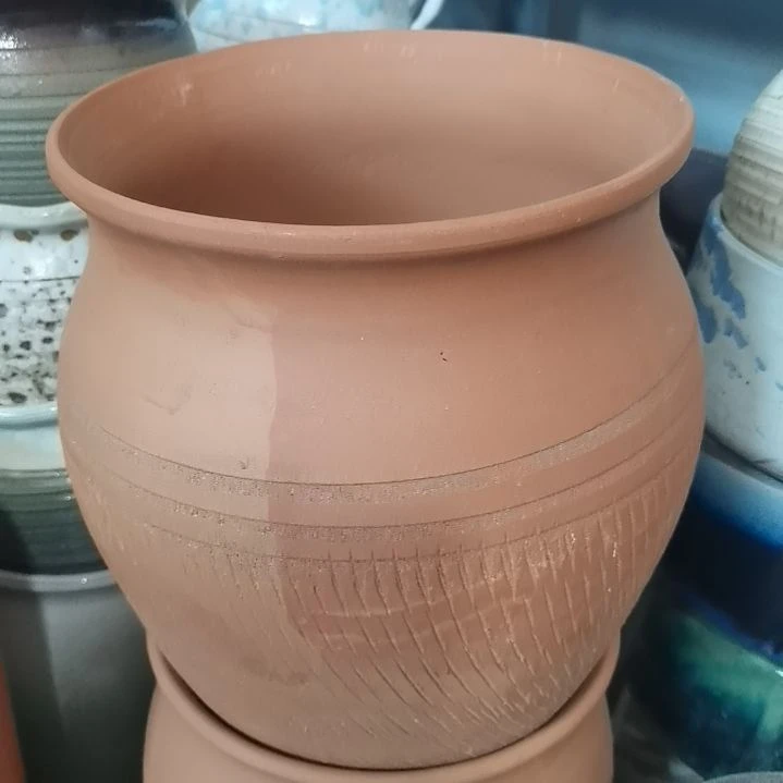 红陶20CM以下口25高30瑕疵