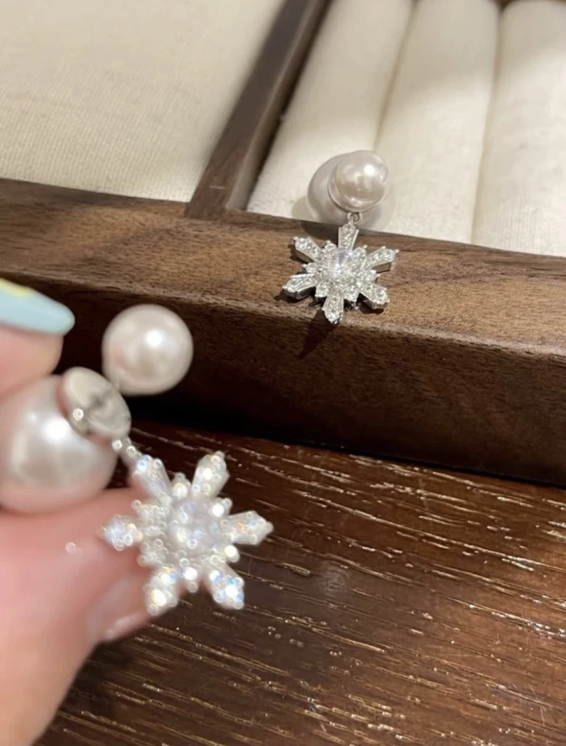 铜合金耳饰 【同淋雪】秋冬精致百搭高级感爆闪雪花耳环A078