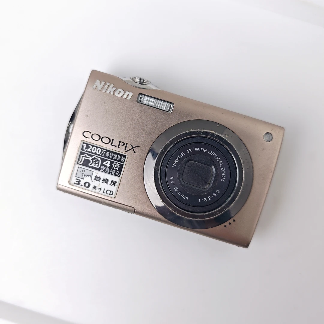 9新 Nikon/尼康 s4000 屏幕瑕疵 不影响出片1200万像素4倍变焦