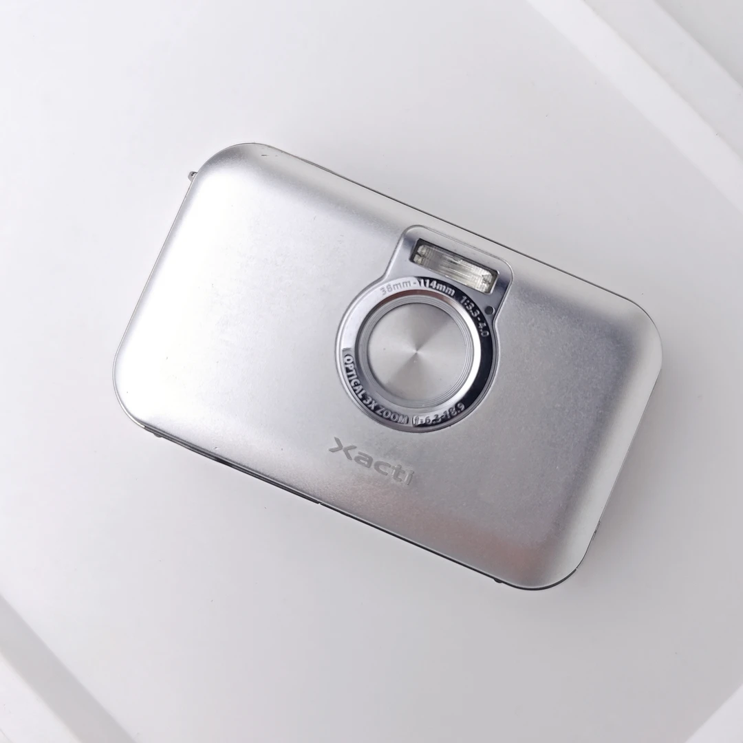 95新  三洋E6 600万像素3倍变焦 配件齐全