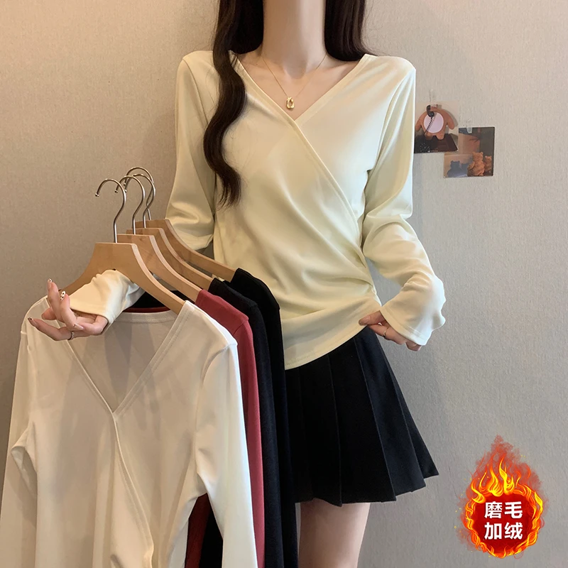 【小曹大码】新款遮肚显瘦磨毛加绒设计感v领褶皱打底衫-YY16028