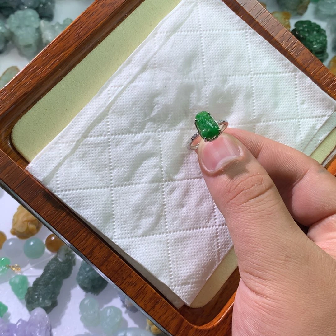 翡翠颈饰银S925镶嵌天然翡翠