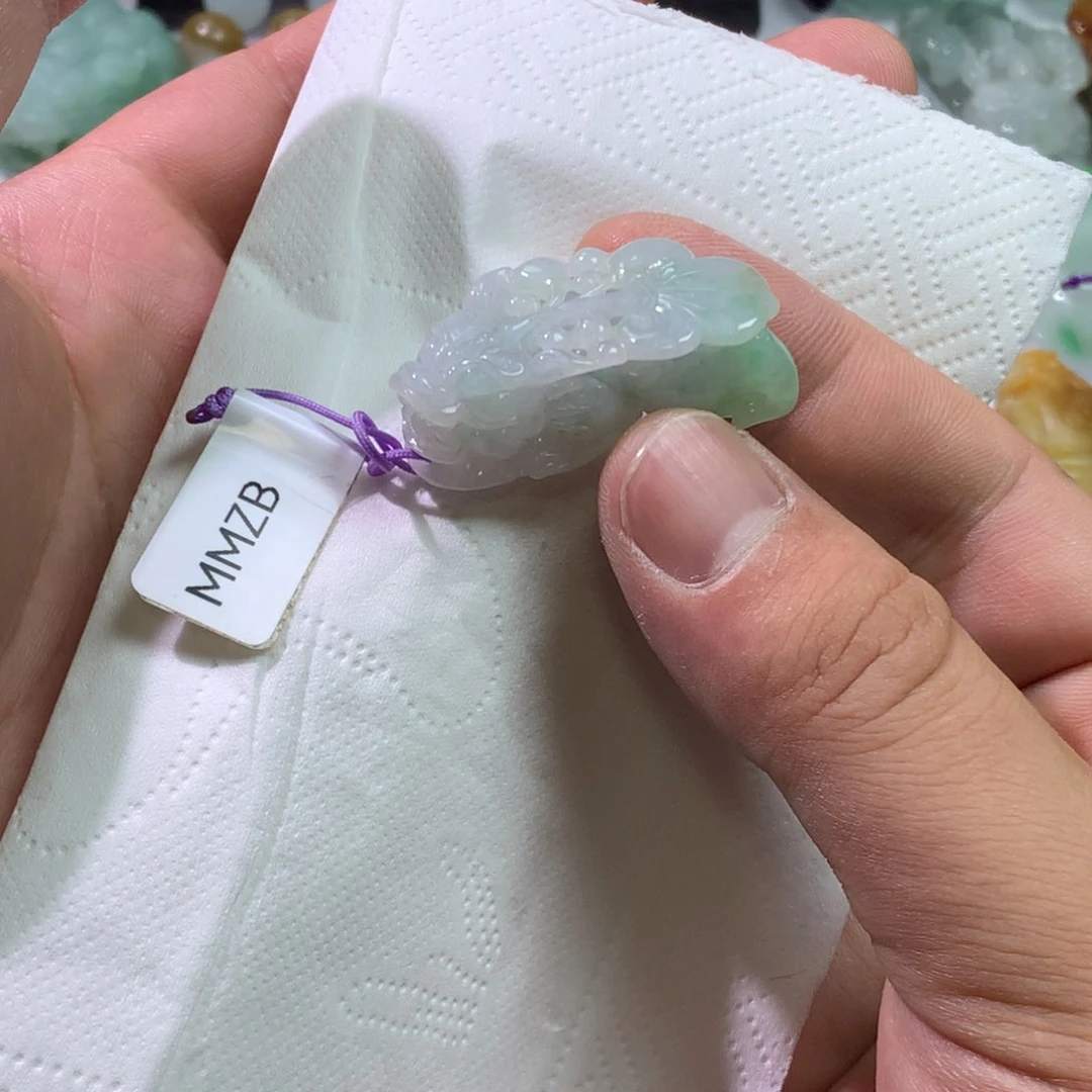 翡翠颈饰未镶嵌天然翡翠