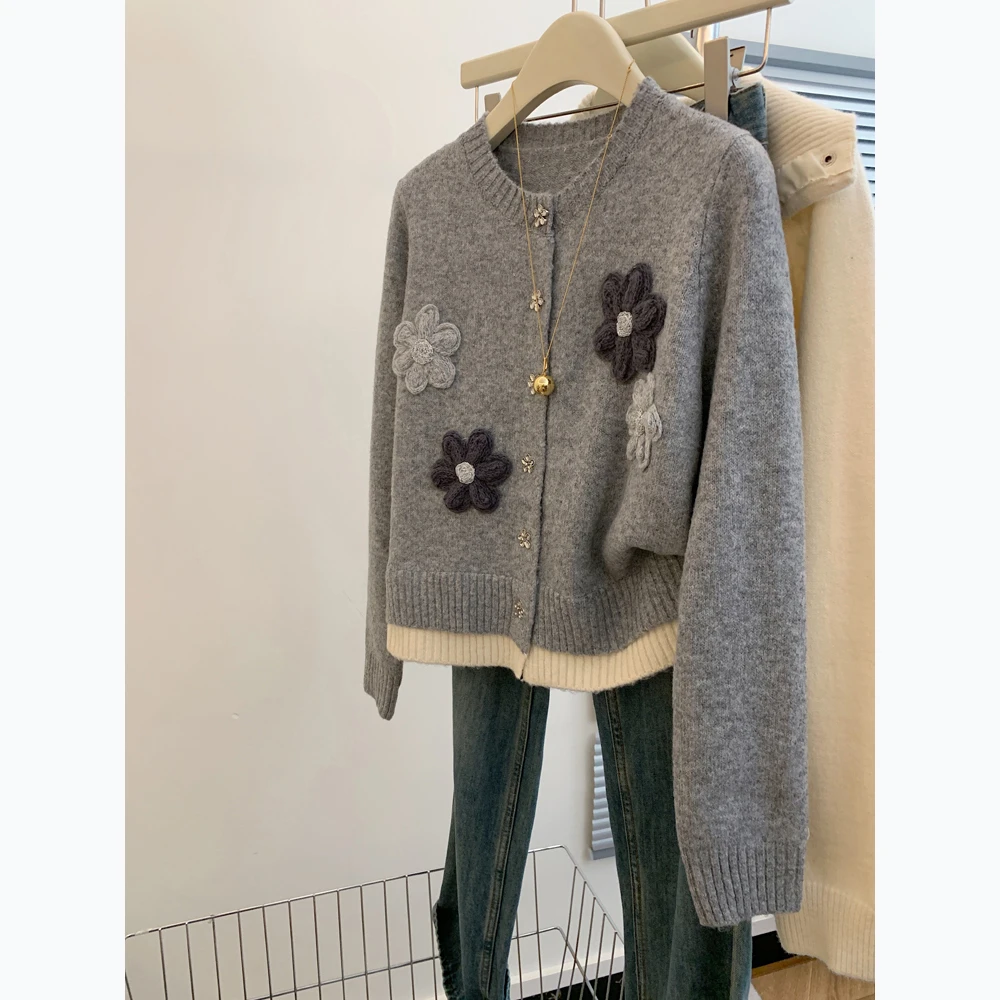 灰色刺绣气质软糯针织开衫毛衣外套女小个子短款宽松慵懒风高级感
