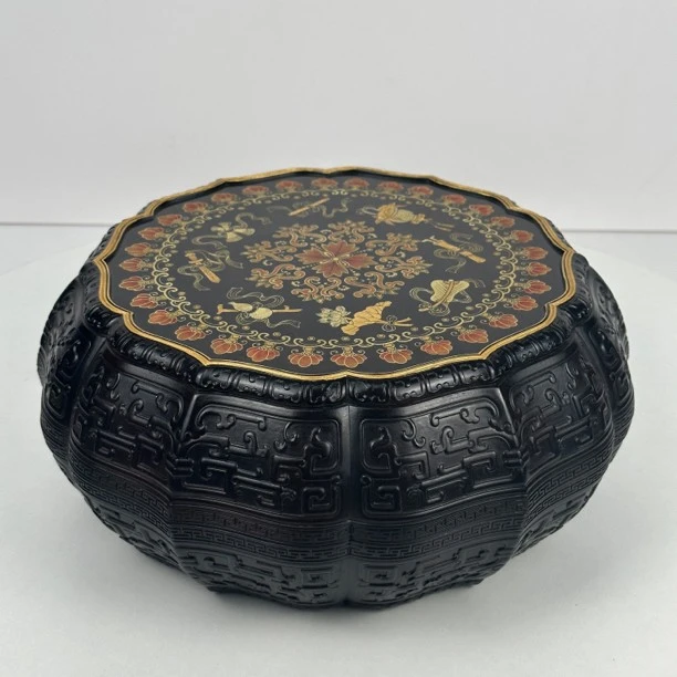 紫光檀东非黑黄檀仙描金彩绘八纹12花口果盘