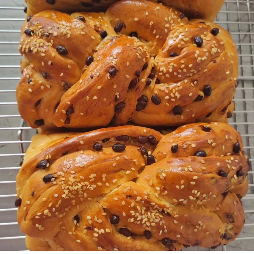 1个红豆吐司+12个133g鸡蛋花生油老面包