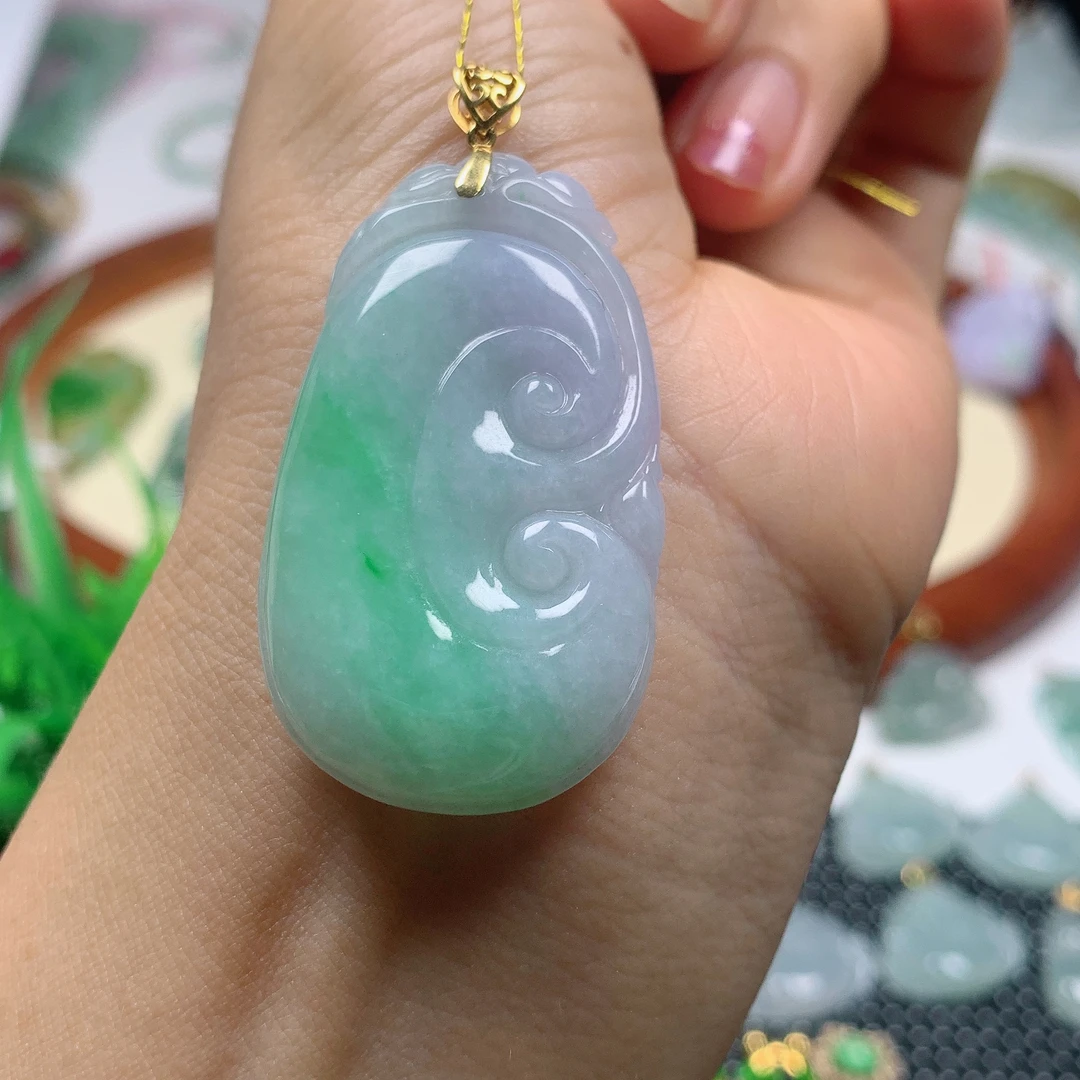 缅甸天然A货翡翠， 春彩如意695/823尺寸44.7-25.7-5.8