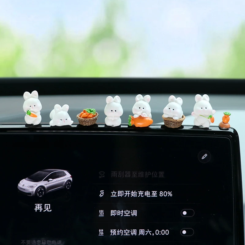 汽车可爱小兔子中控仪表台摆件车载新款饰品摆件车内创意装饰女生