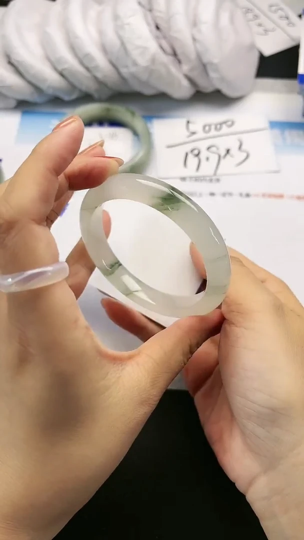 【闪购商品】石英质玉手镯未镶嵌v134