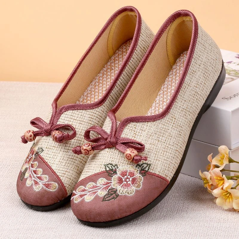 老北京布鞋女春秋民族风刺绣浅口舒适透气软底一脚蹬中老年妈妈鞋
