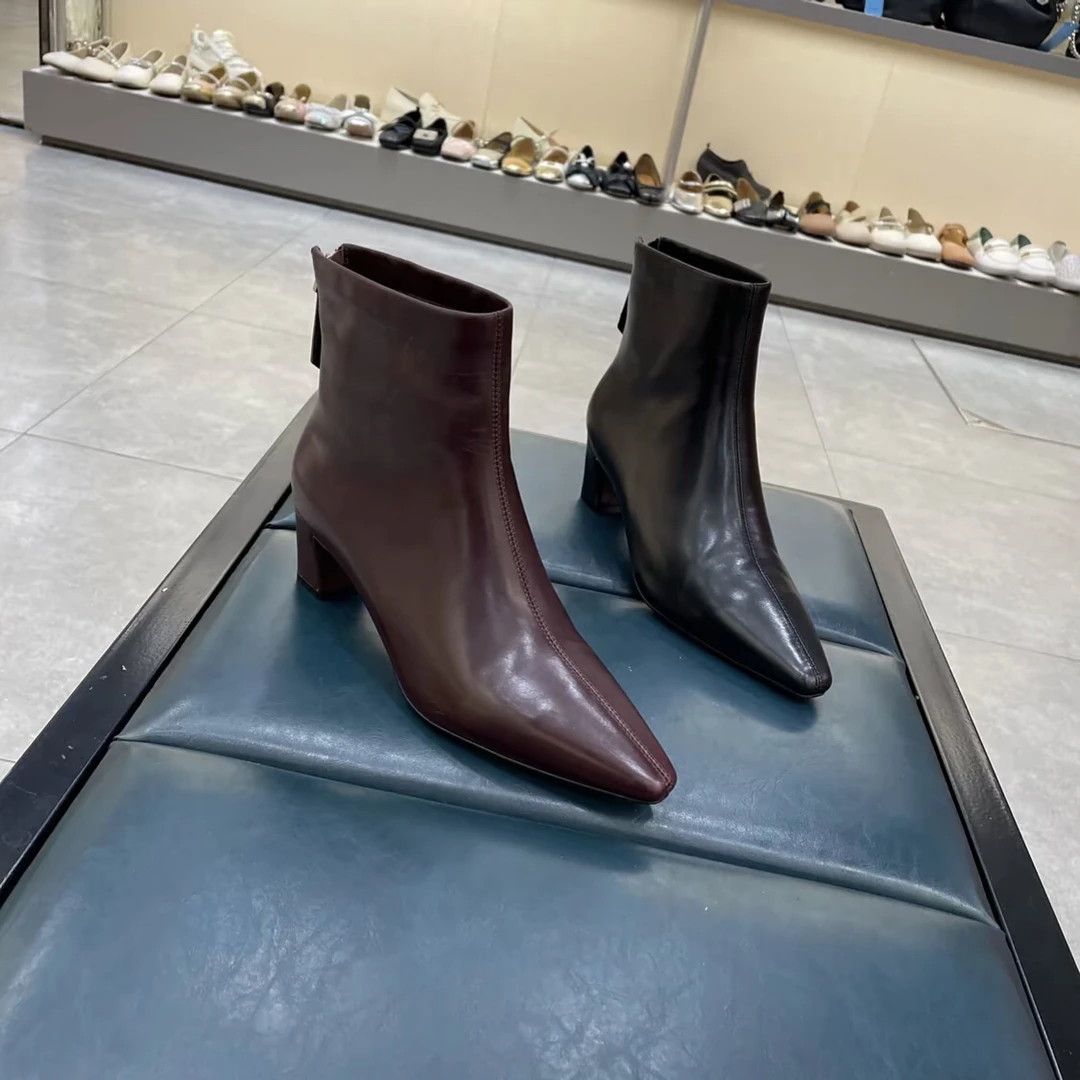 波斐a582-583女鞋秋冬新款加绒胎牛皮小粗跟尖头时尚短靴时装靴