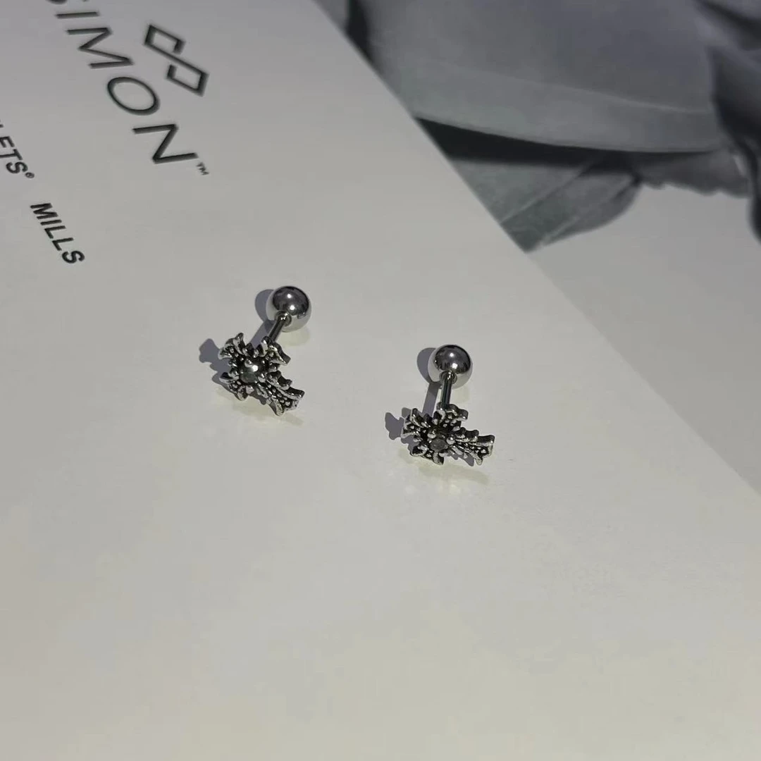 钛钢耳饰 个性复古做旧十字架耳钉螺丝拧扣耳骨钉暗黑朋克风耳饰