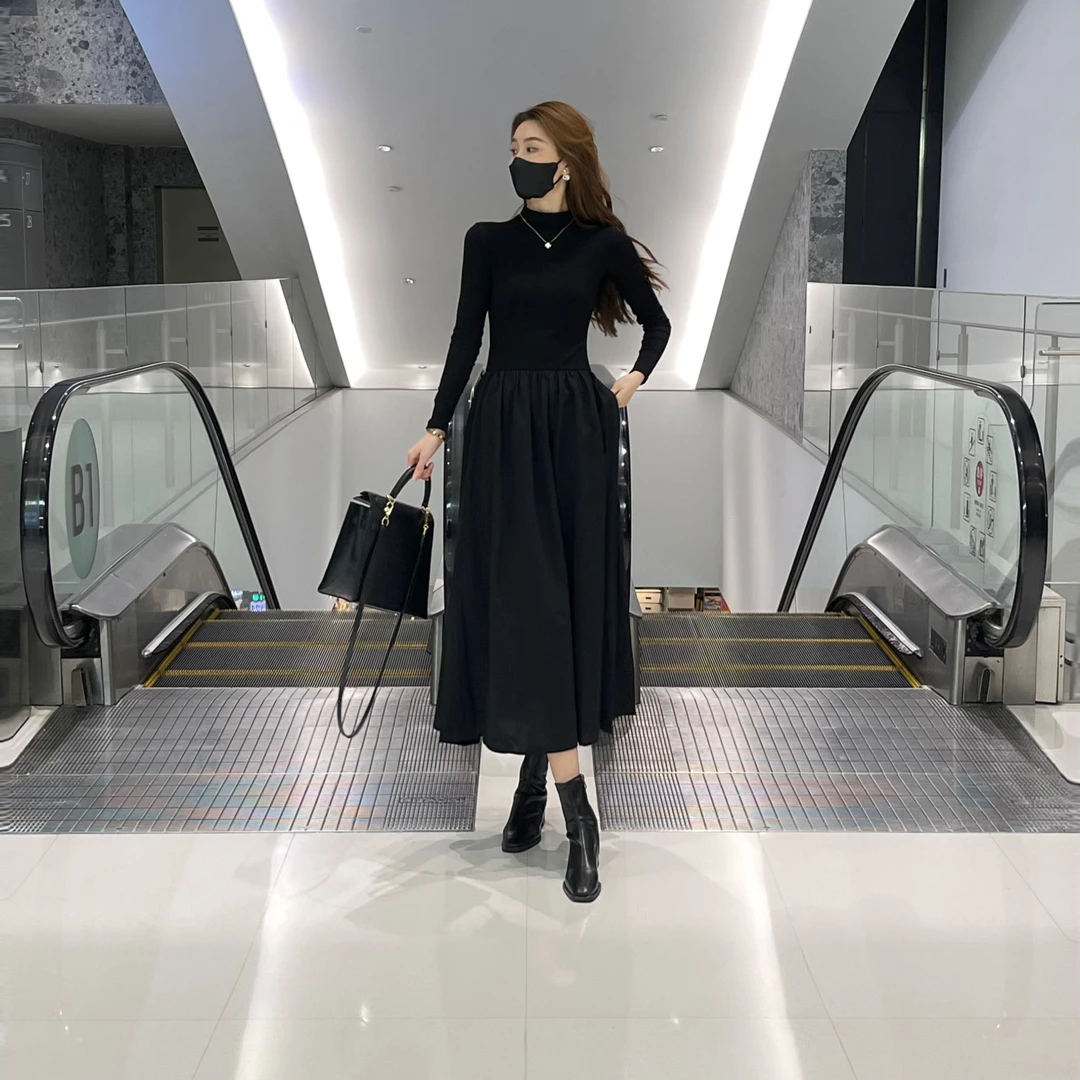 2024新款早秋高级感内搭赫本风黑色长袖连衣裙子女百搭打底长裙