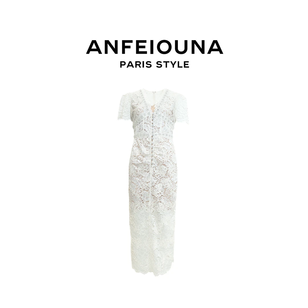 《麝香白蝴蝶》2025S/S蕾丝V领高腰包臀连衣裙“爱神丘比特系列”1199