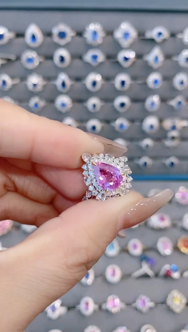 【闪购商品】彩色蓝宝石戒指18K金镶嵌2.02克拉无烧