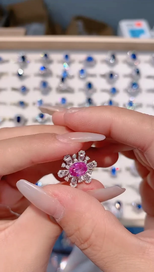 【闪购商品】彩色蓝宝石戒指18K金镶嵌主石1.13CT