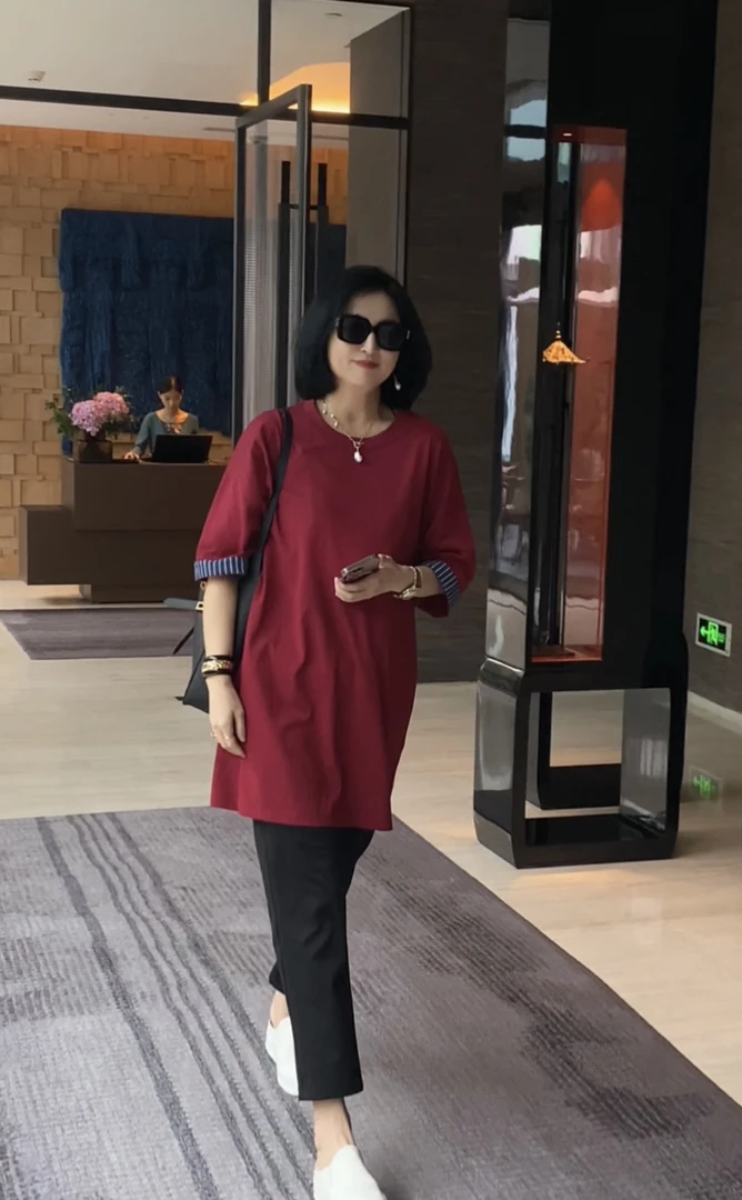 【巴瑟】百搭时尚韩版时装高奢女装宽松显瘦红黑中长款T恤裙女6897