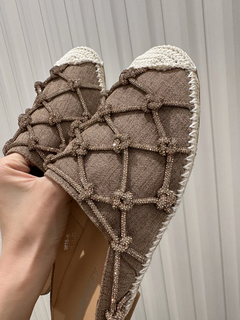 【BURESSEY】2024夏季气质新款百搭透气满钻渔夫鞋包头拖平底