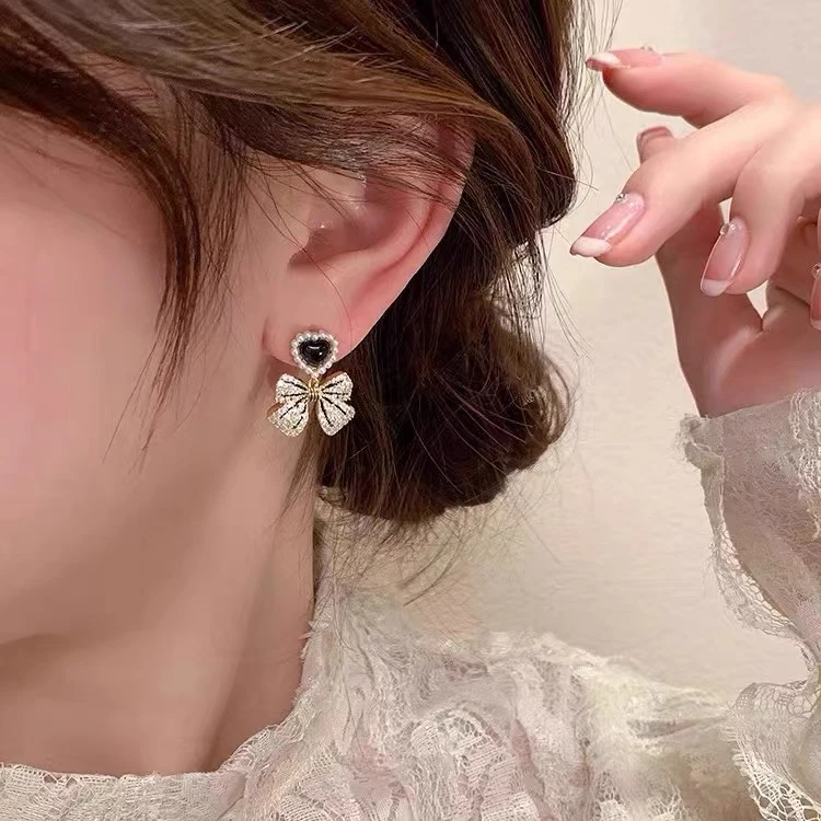 铜合金耳饰 爱心蝴蝶结耳钉仙女气质潮轻奢小众高级感耳环E227