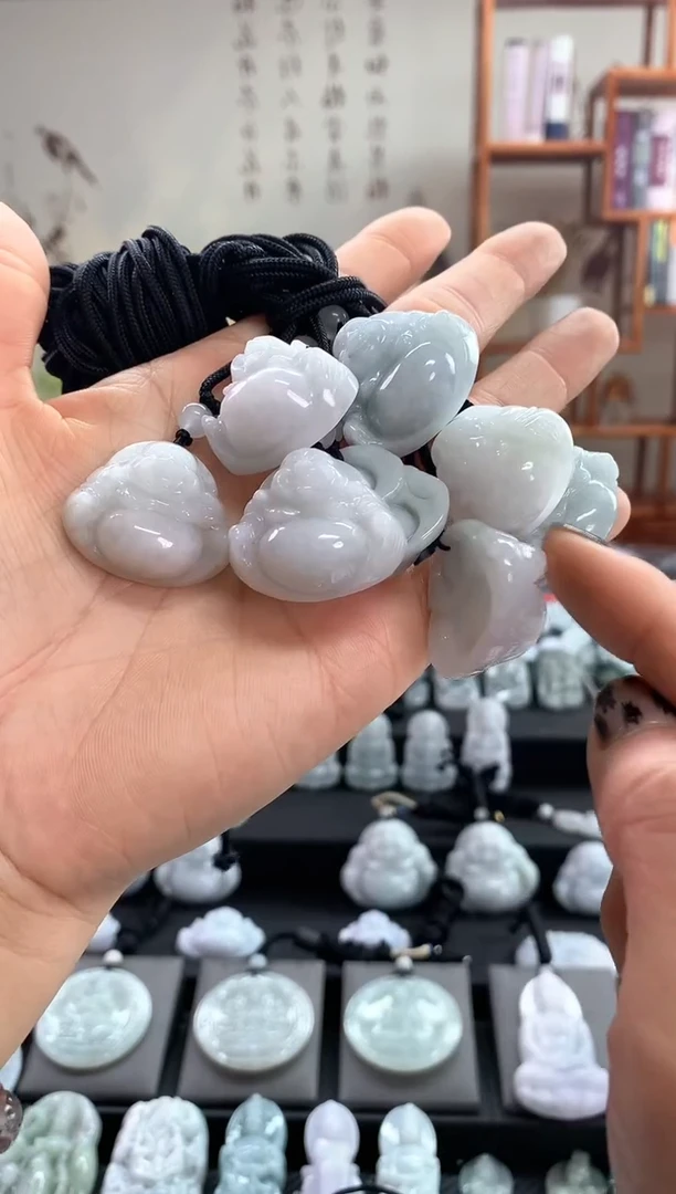 【闪购商品】翡翠吊坠(赠链)未镶嵌B112佛公 多样性发一件