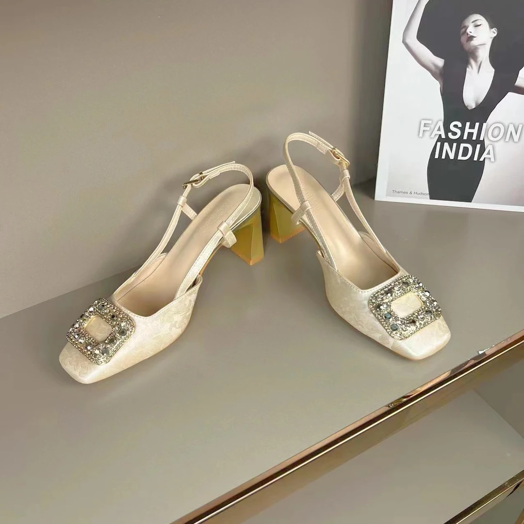 2024国风平头浅口钻扣时尚百搭气质粗跟高跟凉鞋春夏新中式