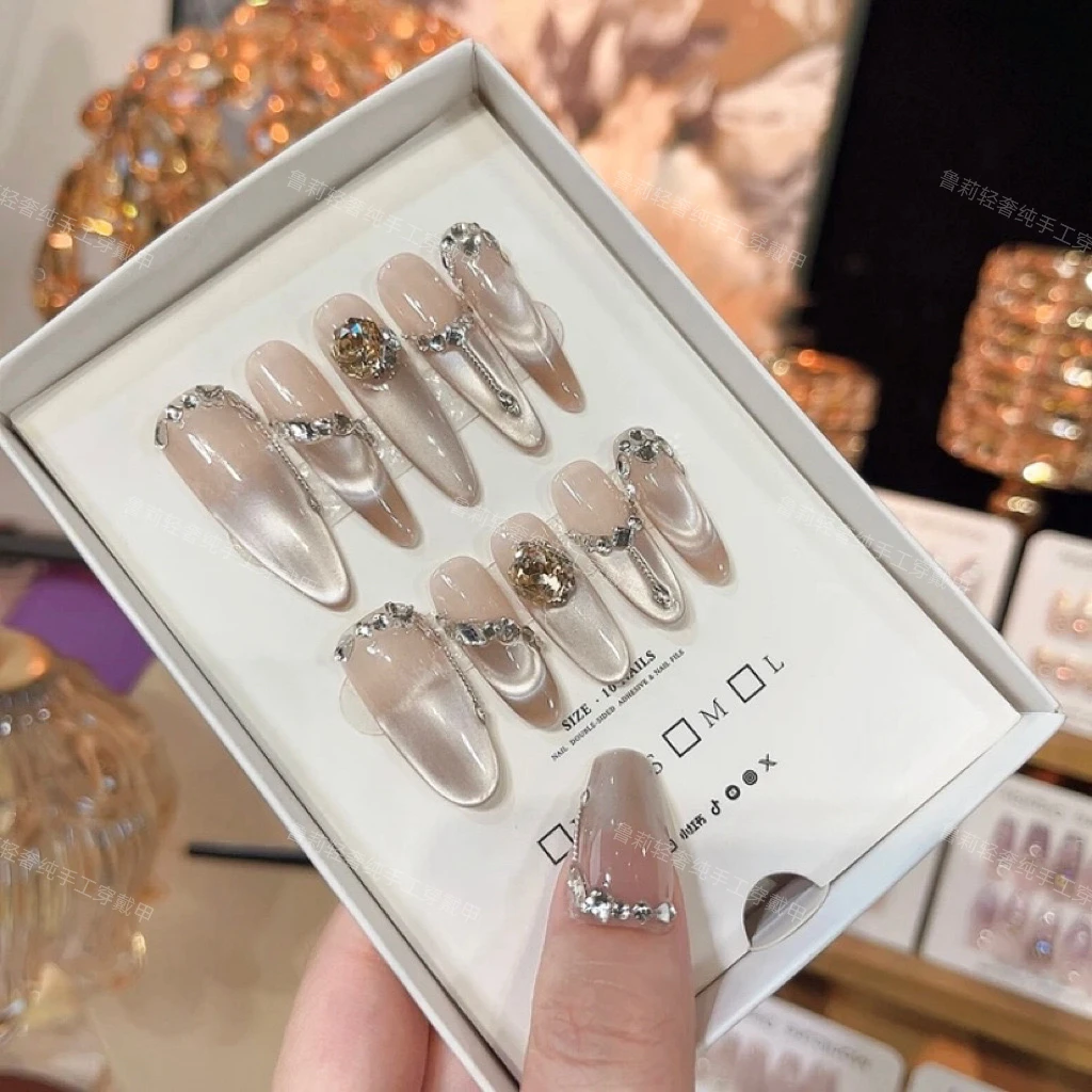 【往日云烟】纯手工穿戴甲镶钻贵气细狗长尖猫眼高级日常鲁莉穿戴甲