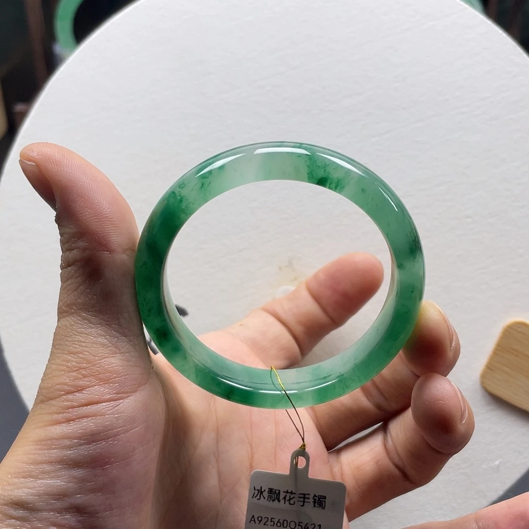 石英质玉手镯未镶嵌大****5