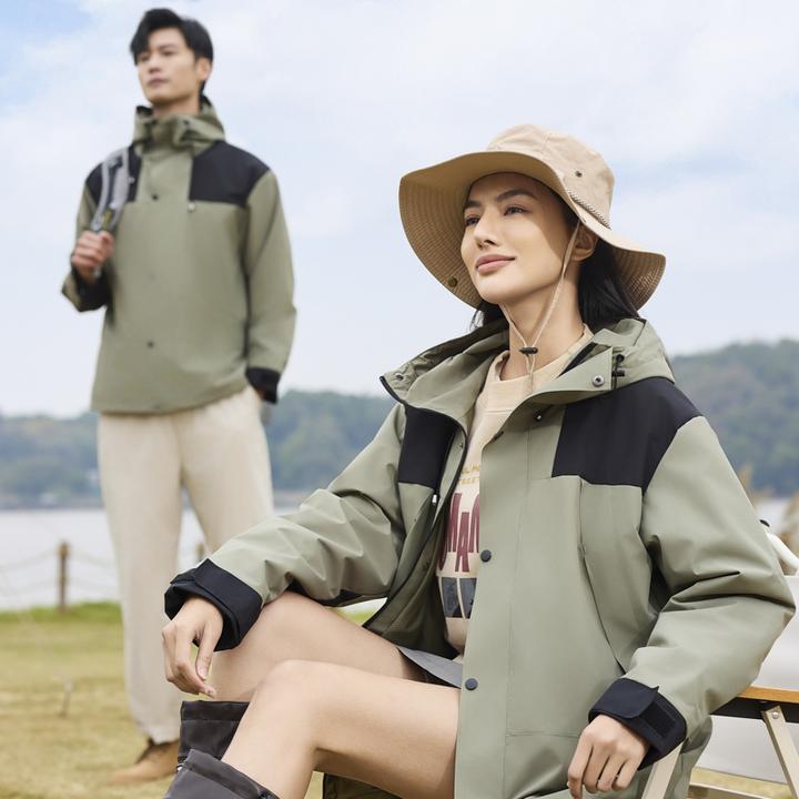 春秋男女同款防风防水连帽冲锋衣户外收纳运动休闲透气外套情侣款