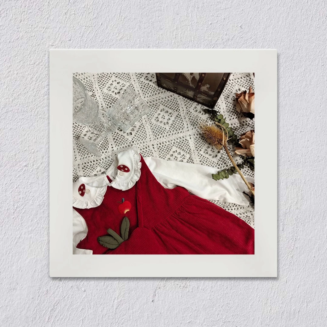 D26"平安喜乐“女童时尚秋冬2024新款可爱苹果穿搭新年红色背心裙