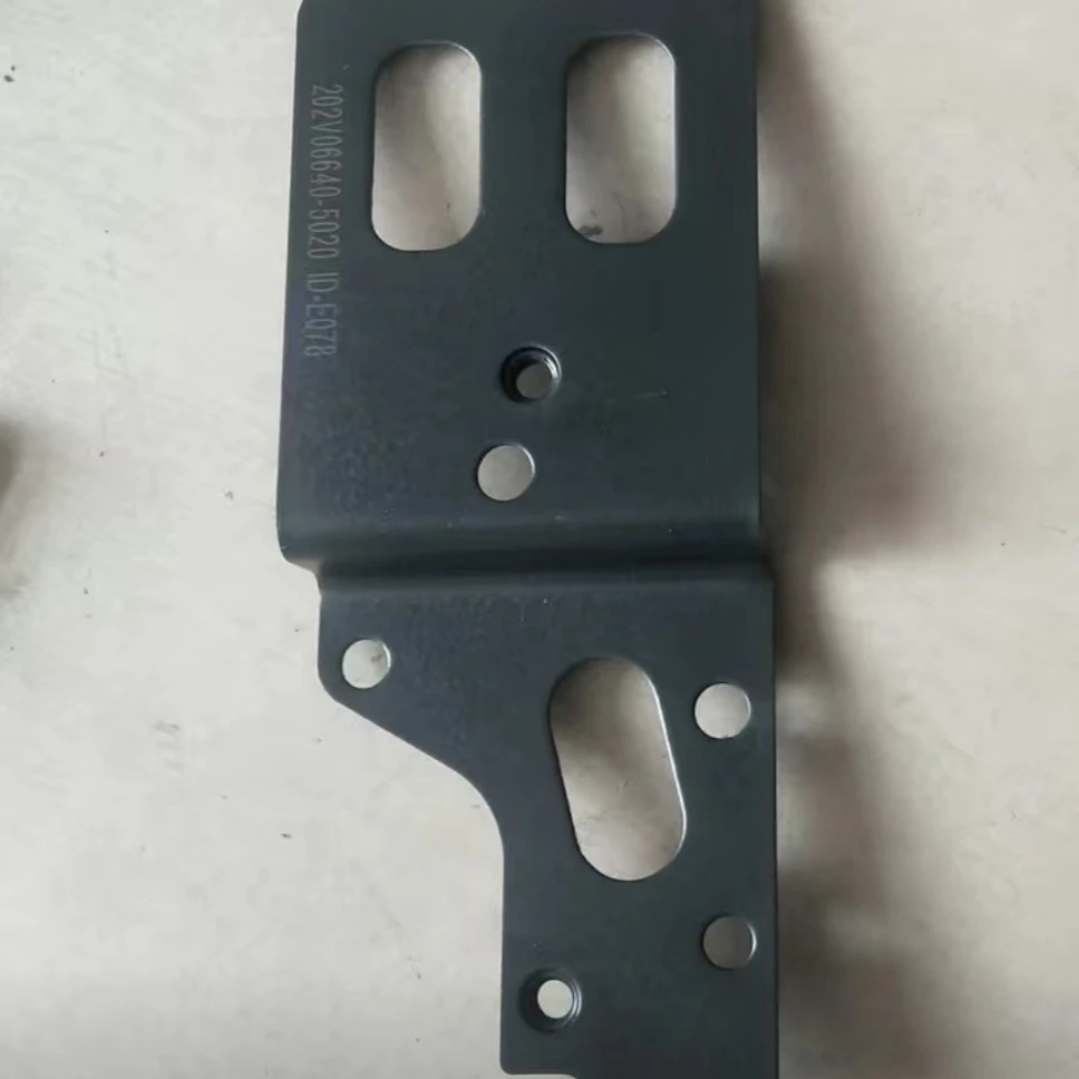 重汽曼MC11/13MT11/13发动机皮带保护支架（发一个）