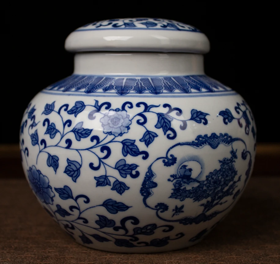 景德镇缠枝莲莲花大盖罐