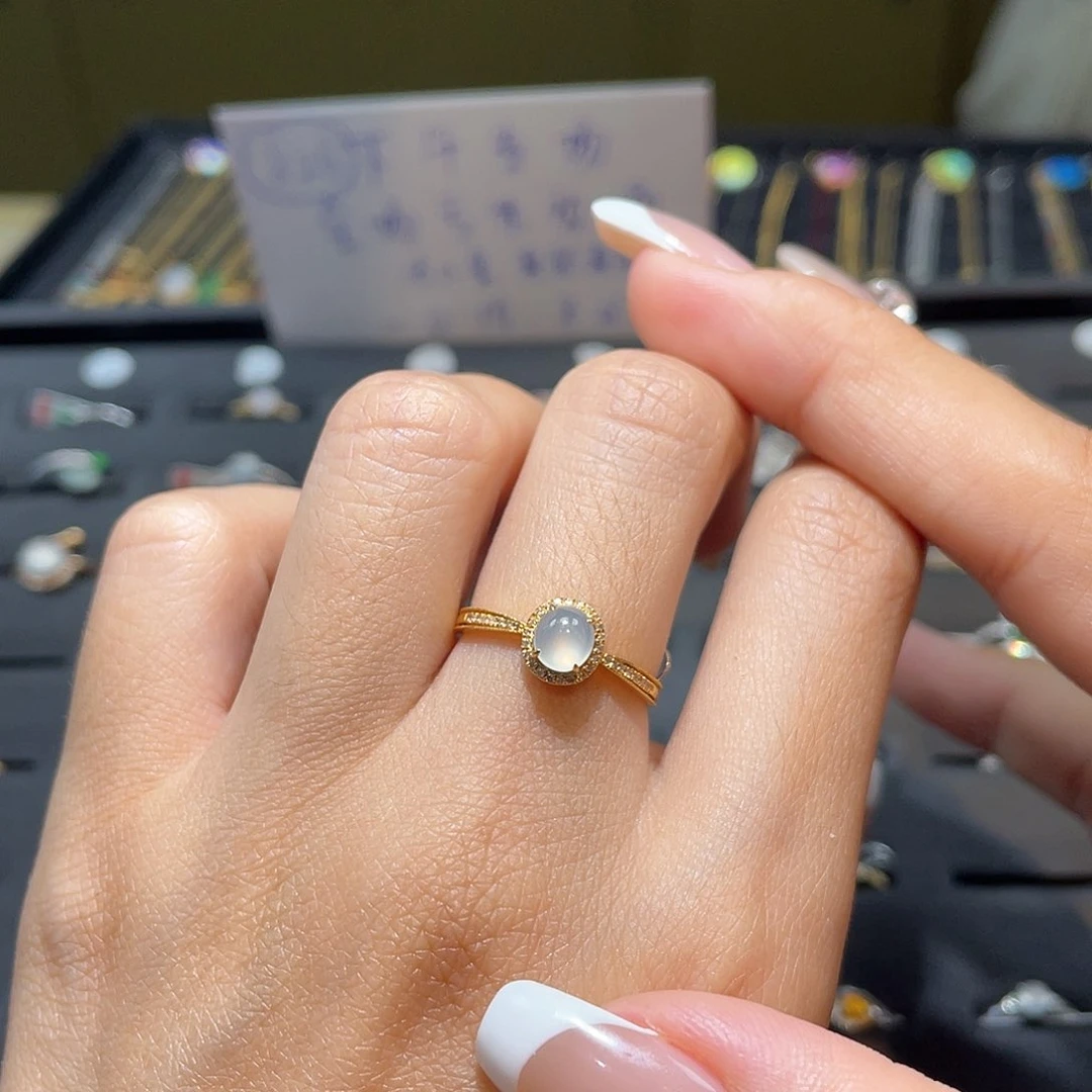 翡翠戒指18K金镶嵌戒指